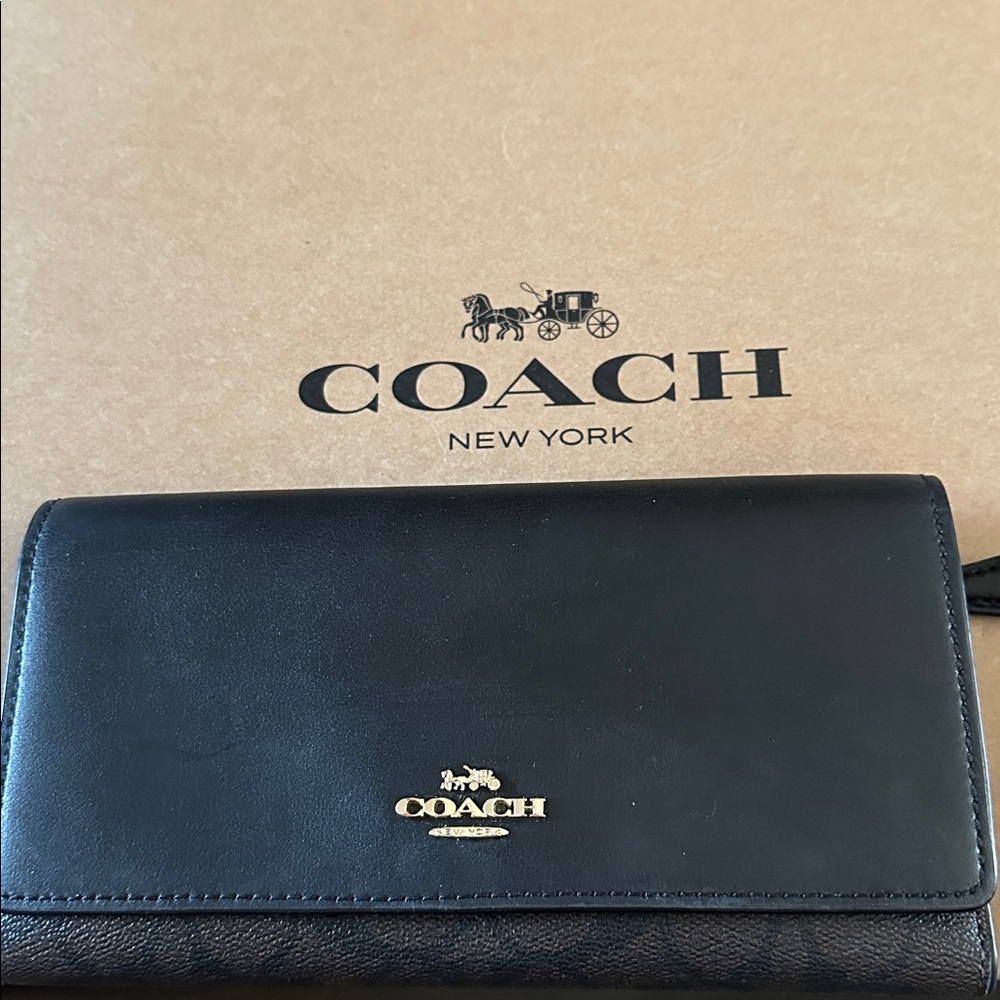 NWOT Coach Black & Brown Leather Continental Trifold Gold Logo & Coach Gift Box